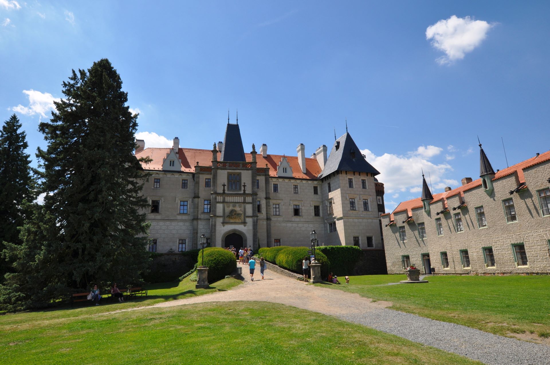 Zámek Žleby (deutsch Schleb) (Photo license: CC BY 2.0)